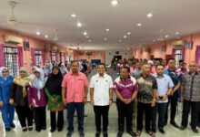 Zahari Santuni Warga Felda dan Komuniti OKU, Sampaikan Bantuan Kasih Johor