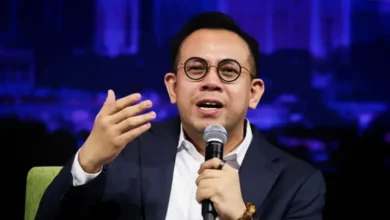 Allow businesses to operate without confusion, says Sim on XMAS decor issue