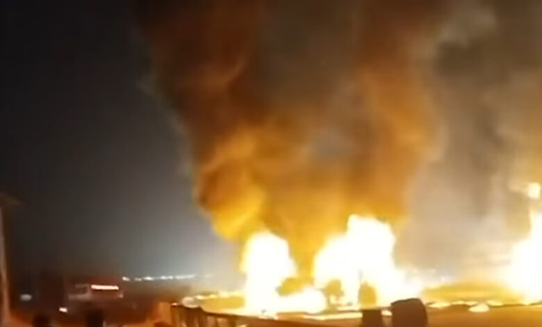 10 maut, bas bertembung lori