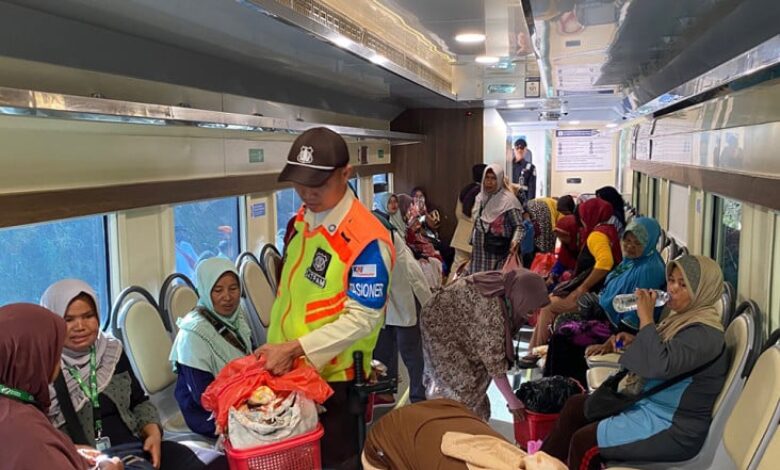 Kereta api khas mudahkan peniaga angkut barang