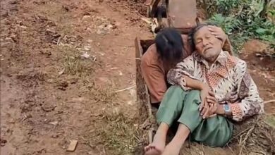 Warga emas sakit diangkut guna jengkaut ke klinik