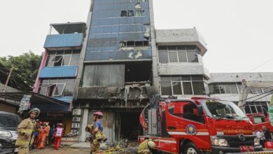 Bangunan pejabat 7 tingkat terbakar, 20 hilang nyawa