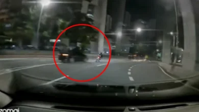 Seorang lelaki yang baru sebulan mendirikan rumah tangga maut dalam nahas membabitkan kereta dan motosikal di Jalan Kuchai Lama arah ke Sri petaling. - Tangkap layar tular