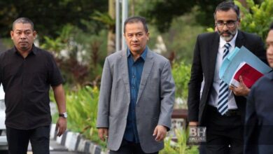 Ahli Parlimen Padang Serai tiba di mahkamah untuk pertuduhan rasuah