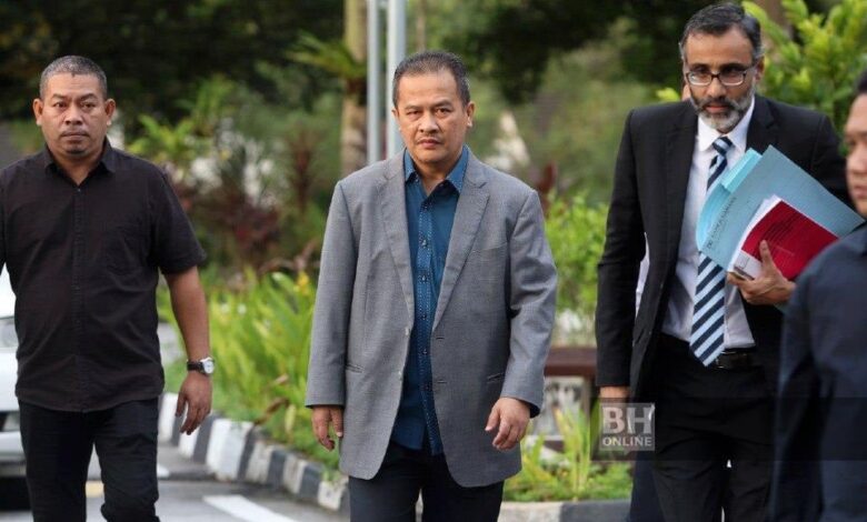 Ahli Parlimen Padang Serai tiba di mahkamah untuk pertuduhan rasuah