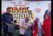 Back To School DUN Kota Tampan: Saarani Pastikan Kebajikan, Pendidikan Anak-anak Diberi Perhatian