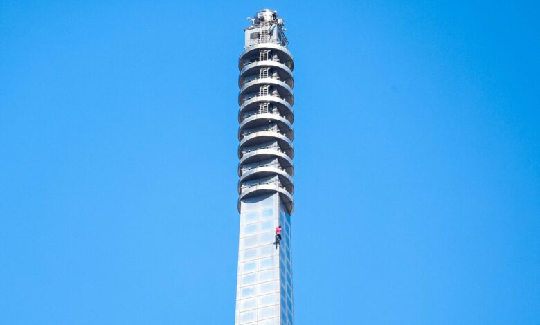 Pendaki berani mati takluki Taipei 101 tanpa tali