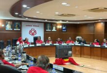 Dalam mesyuarat tersebut, pelbagai isu semasa dibincangkan secara menyeluruh, termasuk perkembangan politik semasa dan cabaran yang dihadapi parti di peringkat negeri. Selain itu, perancangan awal berkaitan pergerakan serta aktiviti UMNO Perak bagi tahun 2026 turut menjadi fokus utama perbincangan. Mesyuarat ini diadakan bagi memastikan keselarasan gerak kerja antara kepimpinan negeri dan ba