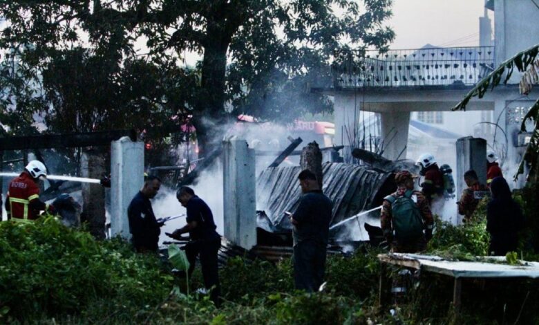 "Kak Yah melambai-lambai minta tolong dari dalam rumah yang terbakar" - Jiran