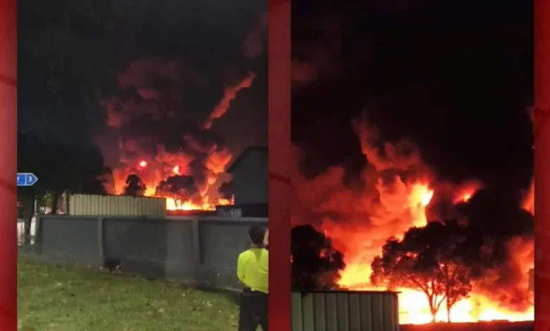 Kilang pemprosesan sisa minyak terbakar di Olak Lempit
