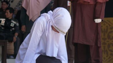 Wanita, lelaki disebat 140 kali di khalayak ramai