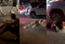 Nyaris kena gilis, lelaki berguling lintas jalan