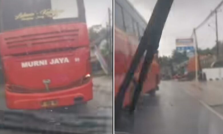 Sudah bunyikan siren, bas tetap ke tengah halang ambulans