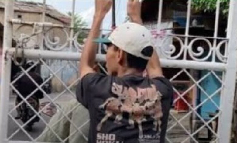 Remaja curi pagar masjid, bawa lari naik motosikal