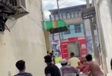 Penduduk tendang jentera bomba, berang hos air rosak