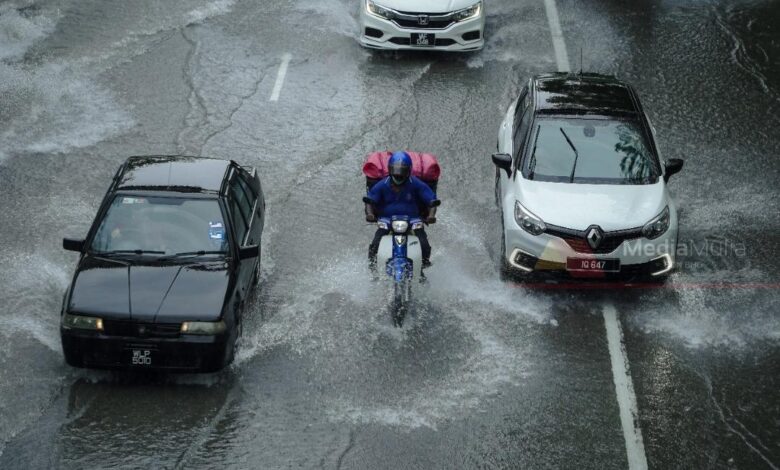 Hujan lebat melanda empat negeri