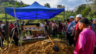 Jenazah tiga lelaki maut dalam kemalangan di Gua Musang selamat dikebumikan