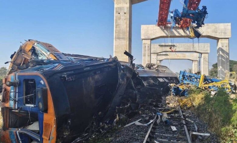 Kren tumbang hempap kereta api, 22 maut