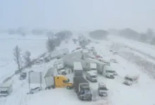 100 kenderaan termasuk 30 treler berlanggar