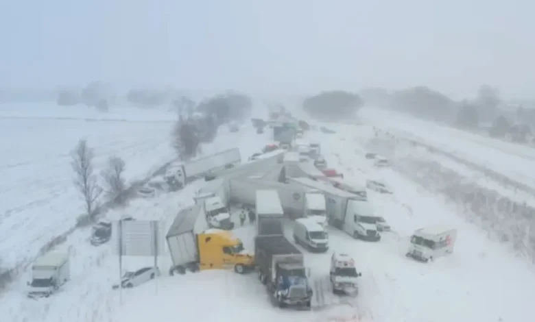 100 kenderaan termasuk 30 treler berlanggar