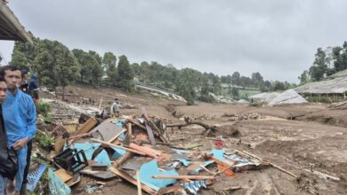Tanah runtuh landa Bandung Barat, 8 maut
