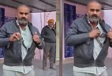 Lelaki kena patuk, bawa ular pergi hospital