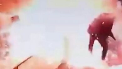 Bungkusan misteri tiba-tiba meletup