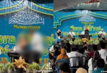 Wanita joget di majlis Israk Mikraj