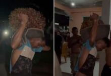 Pencuri berarak sambil junjung kelapa sawit