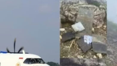 Pesawat membawa 11 orang terhempas di puncak Gunung Bulu