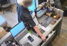 Pelancong kebas duit dari laci spa