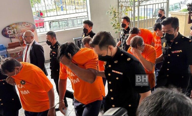 Enam anggota polis termasuk pesara direman disyaki minta, terima rasuah RM150,000