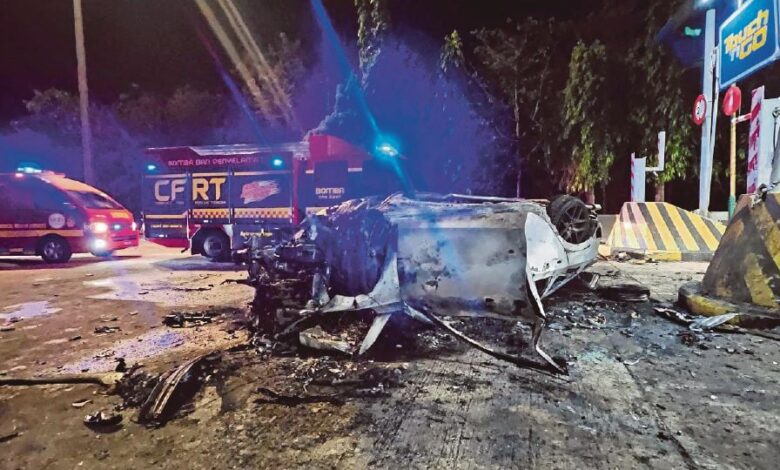 2 rentung dalam kebakaran kereta di Plaza Tol Jitra