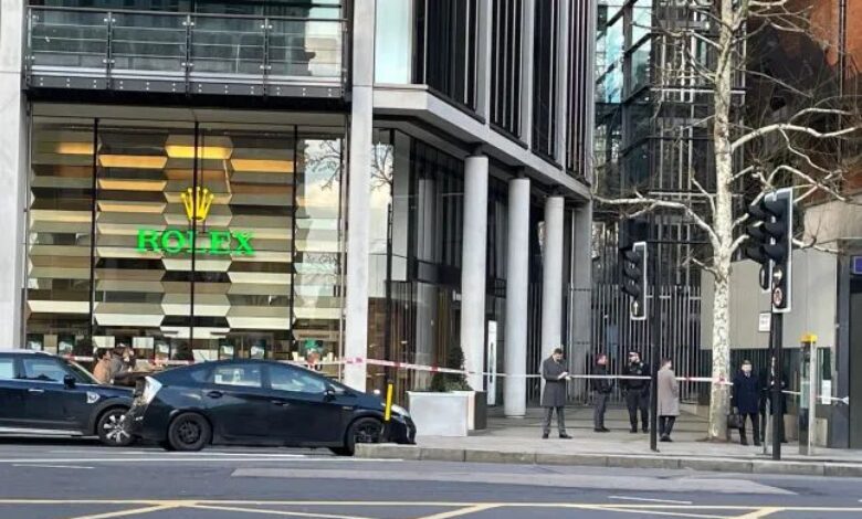 Naik motosikal rompak butik Rolex