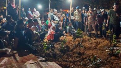 Final farewell: Raub fire victims buried in single grave