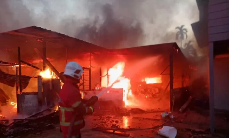 2 melecur dalam kebakaran tiga rumah di Tebobon