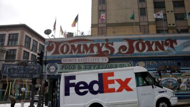 FedEx saman Amerika, tuntut bayaran balik tarif