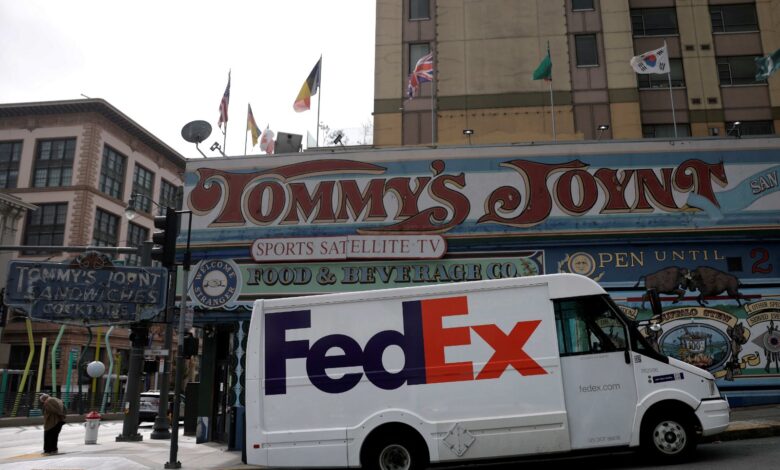 FedEx saman Amerika, tuntut bayaran balik tarif