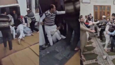 Jemaah tarawih bertumbuk rebut pemanis mulut