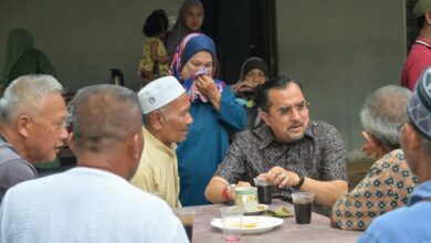 Dr Asyraf Turun Padang Santuni Warga Gerik