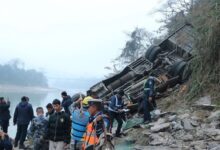 Bas jatuh dari ketinggian menyamai 67 tingkat, 19 maut