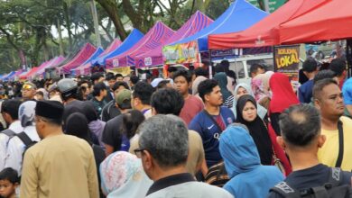 Khairi Turun Padang, Tinjau Bazar Ramadan Platform Peniaga Serta Masyarakat Setempat