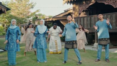 Aliff Syukri Tampil Dengan Lagu Raya ‘Mama Papa Raya’ [VIDEO]