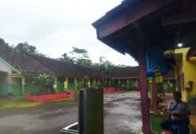 Guru hilang duit periksa pakaian murid