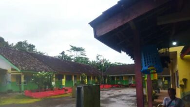 Guru hilang duit periksa pakaian murid