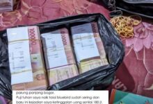 Pemandu teksi pulangkan duit lebih RM41,000