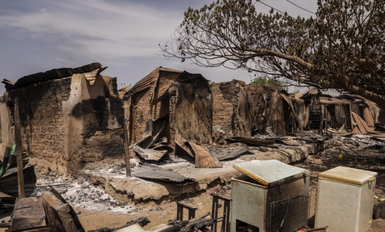 Lebih 40 terbunuh, kampung diserang geng bersenjata