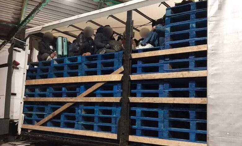 23 warga Bangladesh sembunyi dalam lori