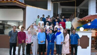 Azalina Sampaikan Bantuan Kepada Komuniti Pengerang, Dekati Generasi Muda