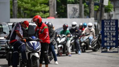 Rakyat serbu stesen minyak, penjawat awam Filipina kerja 4 hari seminggu